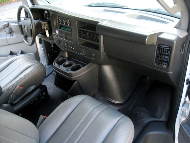 2025 Chevrolet Express Commercial Cutaway 3500 Van 177" - 23064033 - 24