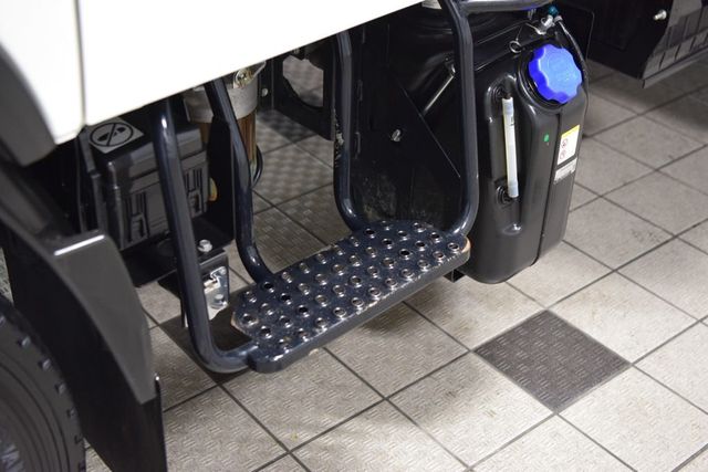 2025 Chevrolet Low Cab Forward 5500 XD 5500XD CREW * 5.2 DIESEL * CONCRETE BODY * 1 OWNER - 22995476 - 17