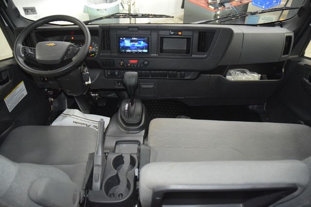 2025 Chevrolet Low Cab Forward 5500 XD 5500XD CREW * 5.2 DIESEL * CONCRETE BODY * 1 OWNER - 22995476 - 18