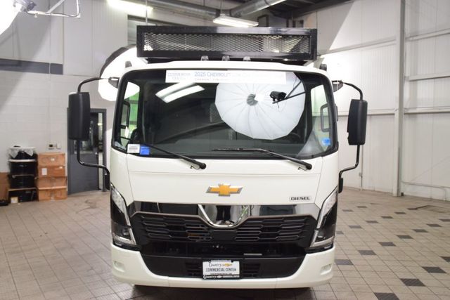 2025 Chevrolet Low Cab Forward 5500 XD 5500XD CREW * 5.2 DIESEL * CONCRETE BODY * 1 OWNER - 22995476 - 1