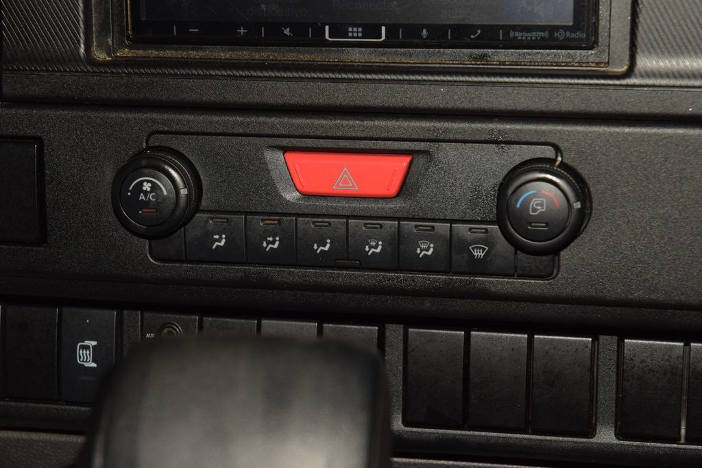 2025 Chevrolet Low Cab Forward 5500 XD 5500XD CREW * 5.2 DIESEL * CONCRETE BODY * 1 OWNER - 22995476 - 20