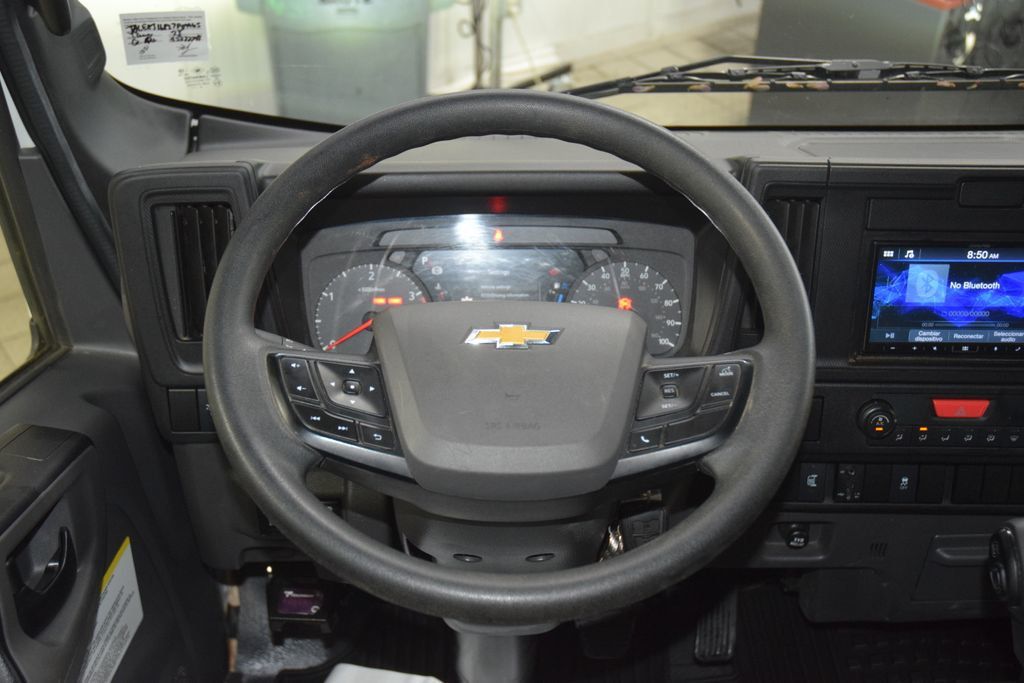 2025 Chevrolet Low Cab Forward 5500 XD 5500XD CREW * 5.2 DIESEL * CONCRETE BODY * 1 OWNER - 22995476 - 21