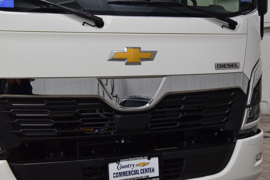 2025 Chevrolet Low Cab Forward 5500 XD 5500XD CREW * 5.2 DIESEL * CONCRETE BODY * 1 OWNER - 22995476 - 4