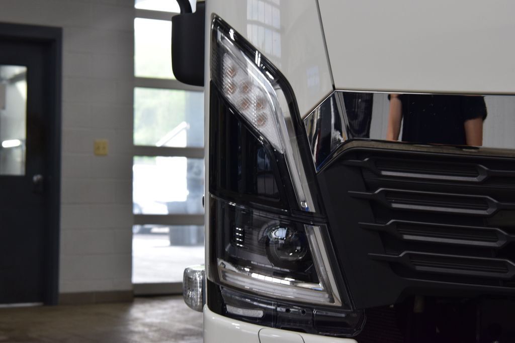 2025 Chevrolet Low Cab Forward 5500 XD 5500XD CREW * 5.2 DIESEL * CONCRETE BODY * 1 OWNER - 22995476 - 5