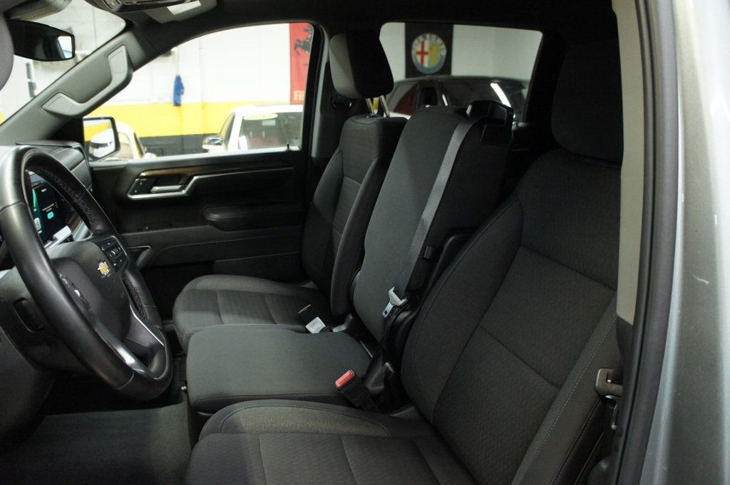 2025 Chevrolet Silverado 1500 1-Owner, 4x4 - 22938903 - 33