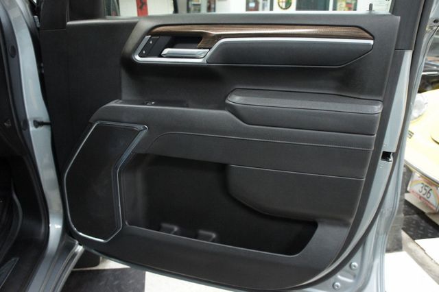 2025 Chevrolet Silverado 1500 1-Owner, 4x4 - 22938903 - 36