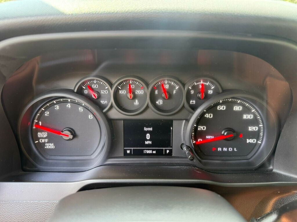 2025 Chevrolet Silverado 1500 Custom photo 4