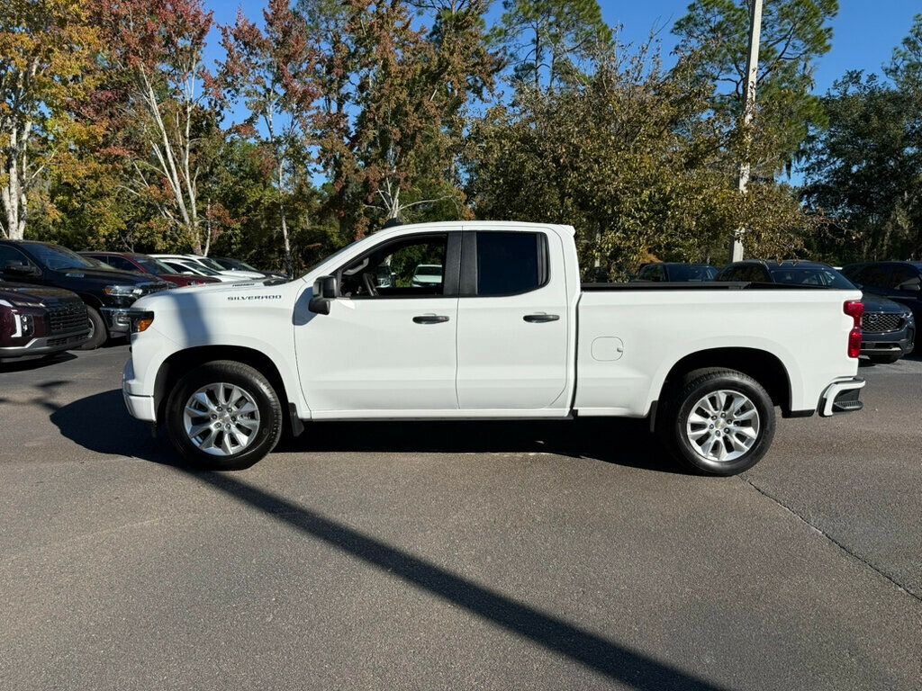 2025 Chevrolet Silverado 1500 Custom photo 2