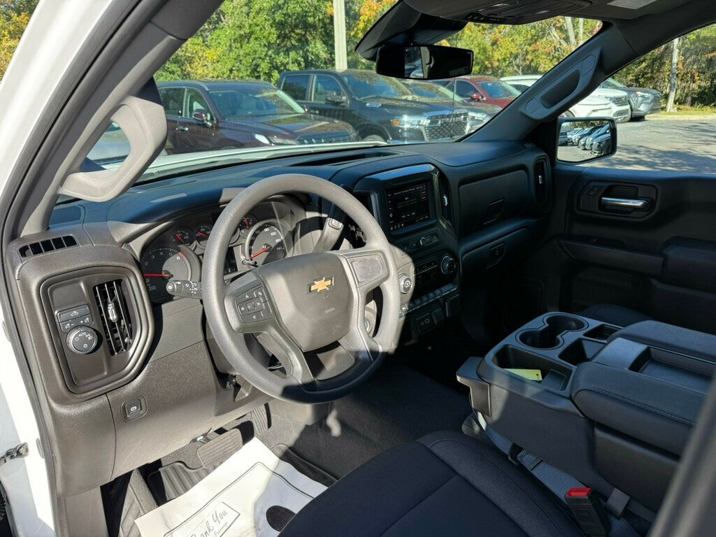 2025 Chevrolet Silverado 1500 Custom photo 3