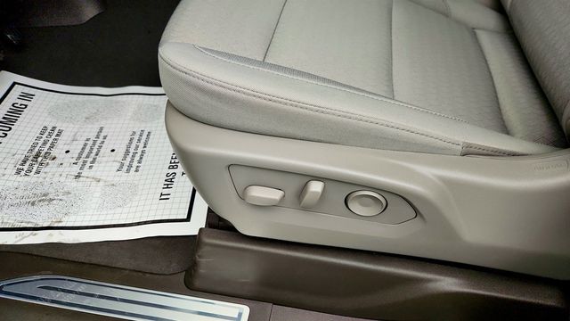 2025 Chevrolet Silverado 1500 4WD Crew Cab 147'' 1LT w/ Turbo Diesel, 20'' Wheels & Safety Pkg - 22977985 - 10