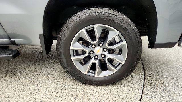 2025 Chevrolet Silverado 1500 4WD Crew Cab 147'' 1LT w/ Turbo Diesel, 20'' Wheels & Safety Pkg - 22977985 - 8