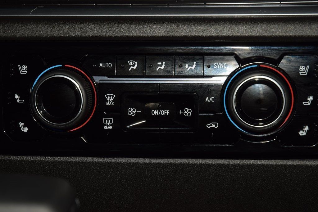 2025 Chevrolet Silverado 1500 4WD Crew Cab 147" High Country - 22976229 - 30