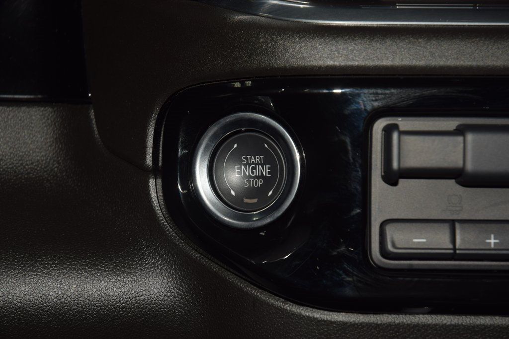 2025 Chevrolet Silverado 1500 4WD Crew Cab 147" High Country - 22976229 - 32