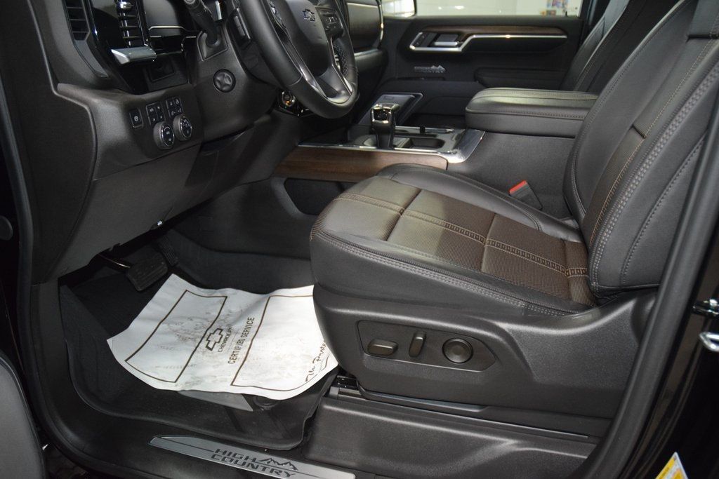 2025 Chevrolet Silverado 1500 4WD Crew Cab 147" High Country - 22976229 - 37