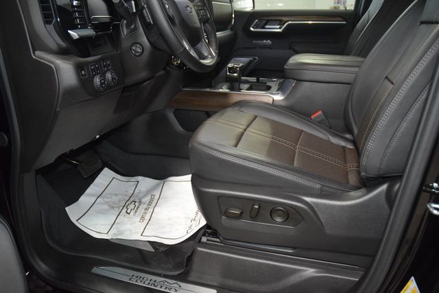 2025 Chevrolet Silverado 1500 4WD Crew Cab 147" High Country - 22976229 - 37