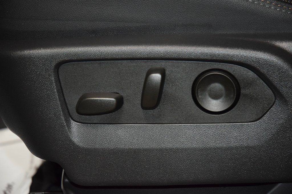 2025 Chevrolet Silverado 1500 4WD Crew Cab 147" High Country - 22976229 - 38