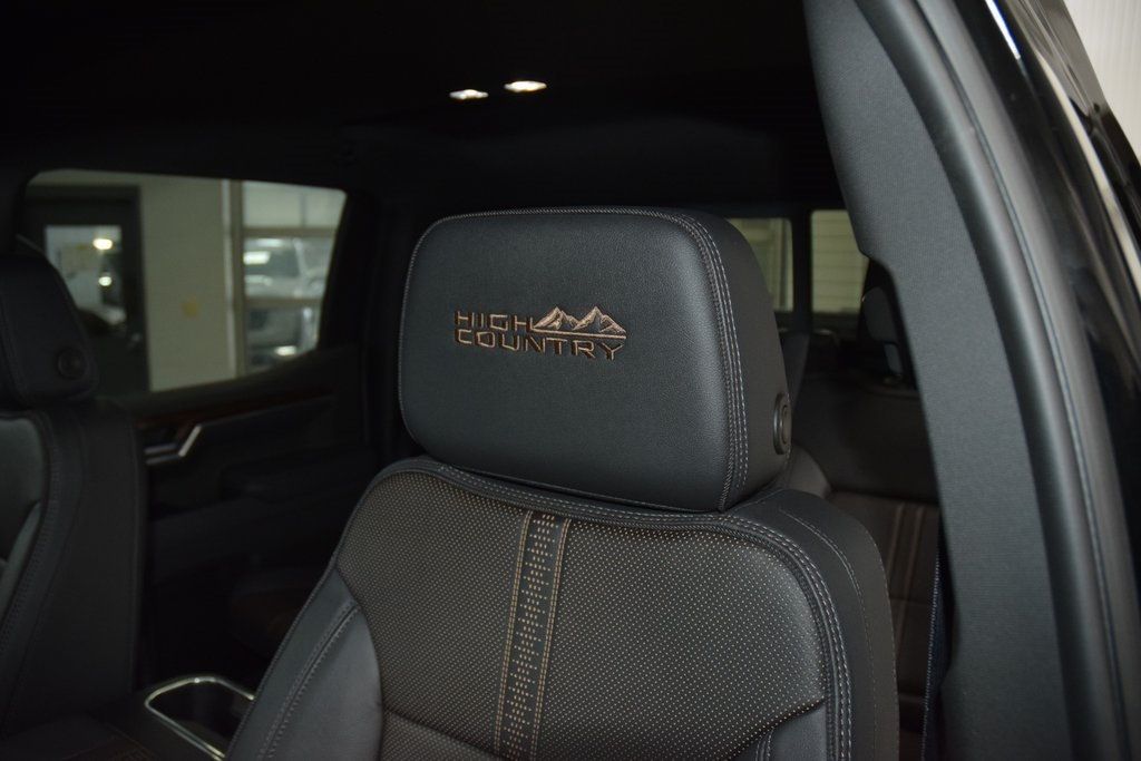 2025 Chevrolet Silverado 1500 4WD Crew Cab 147" High Country - 22976229 - 39