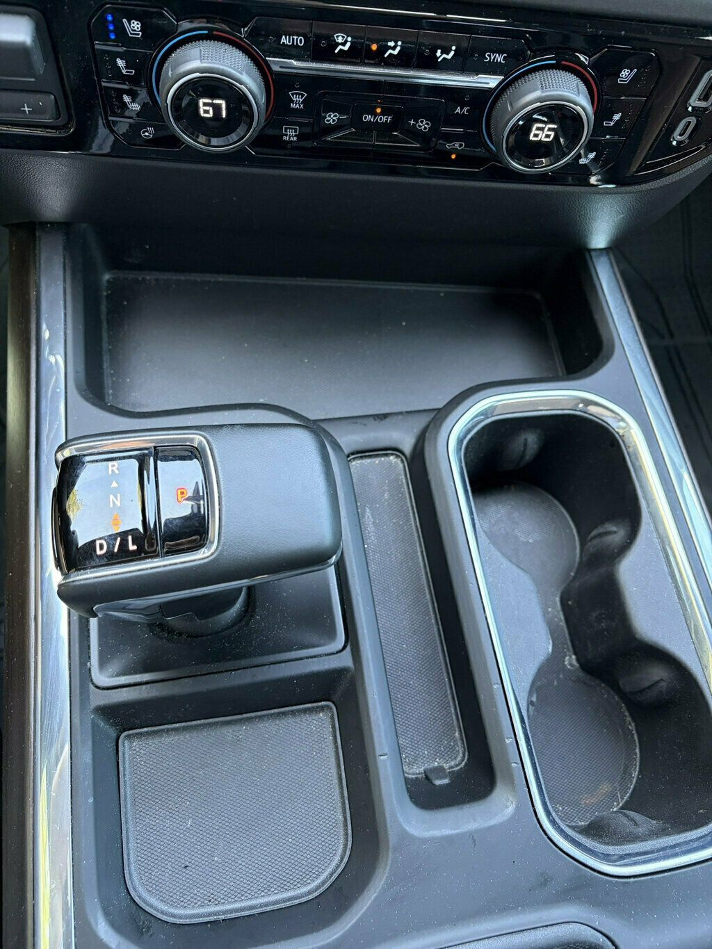 2025 Chevrolet Silverado 1500 4WD Crew Cab 147" High Country - 23070826 - 32