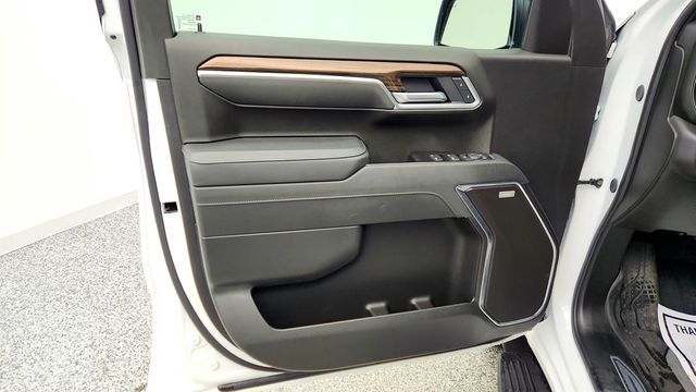 2025 Chevrolet Silverado 1500 4WD Crew Cab 147'' RST with All Star Premium Package & V8 Engine - 22990680 - 9