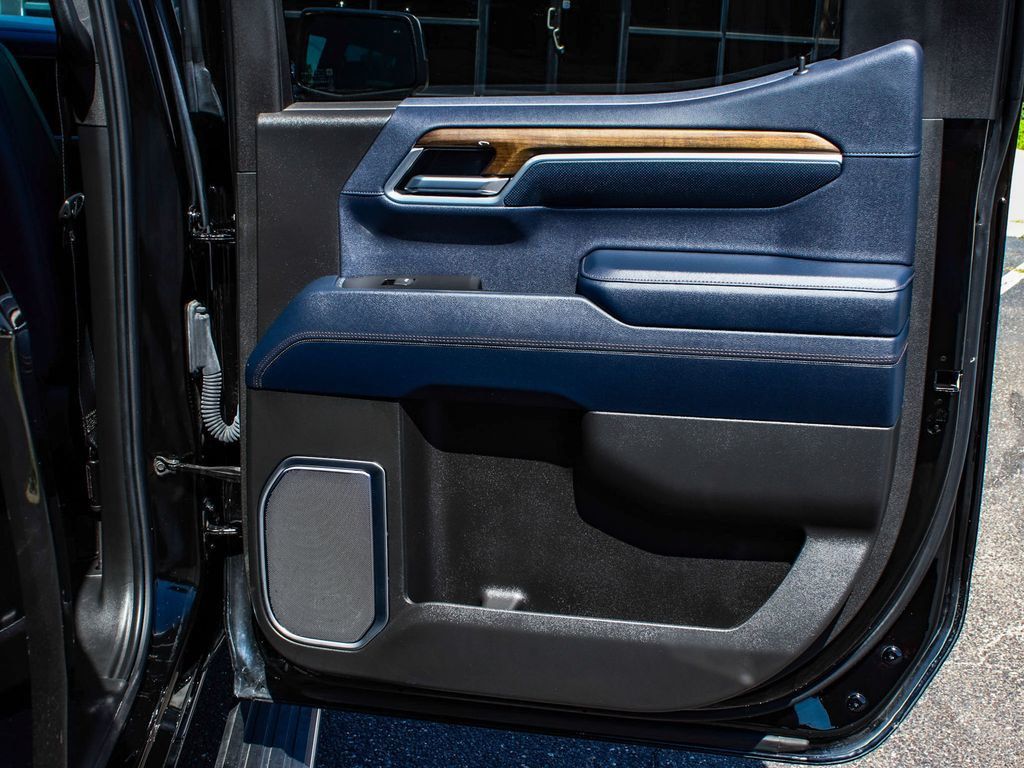 Chevrolet Silverado photo 12
