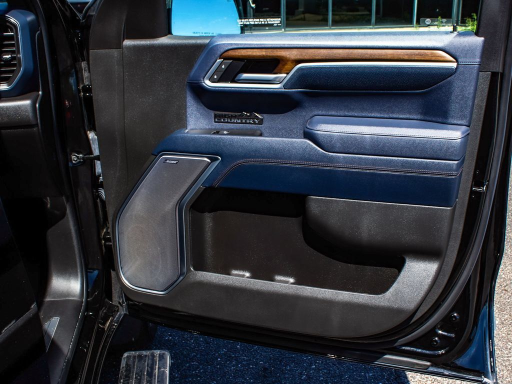 Chevrolet Silverado photo 13