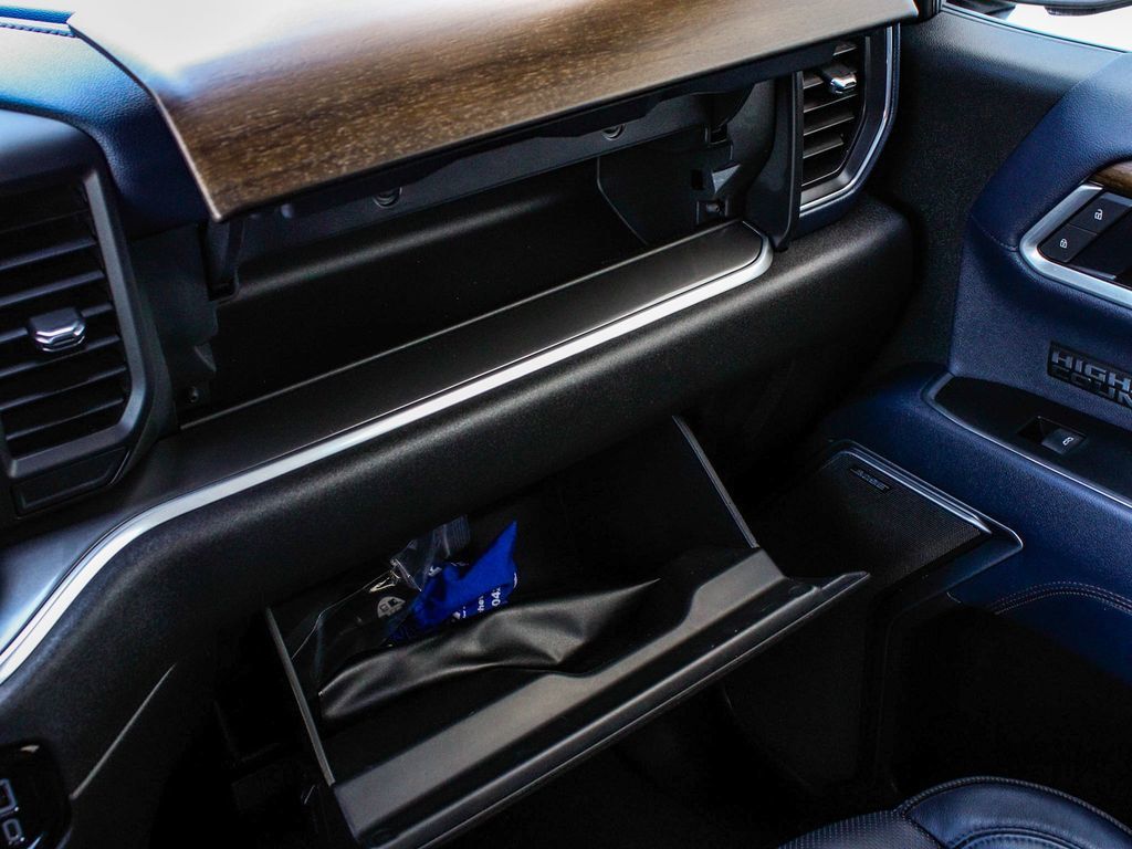 Chevrolet Silverado photo 18