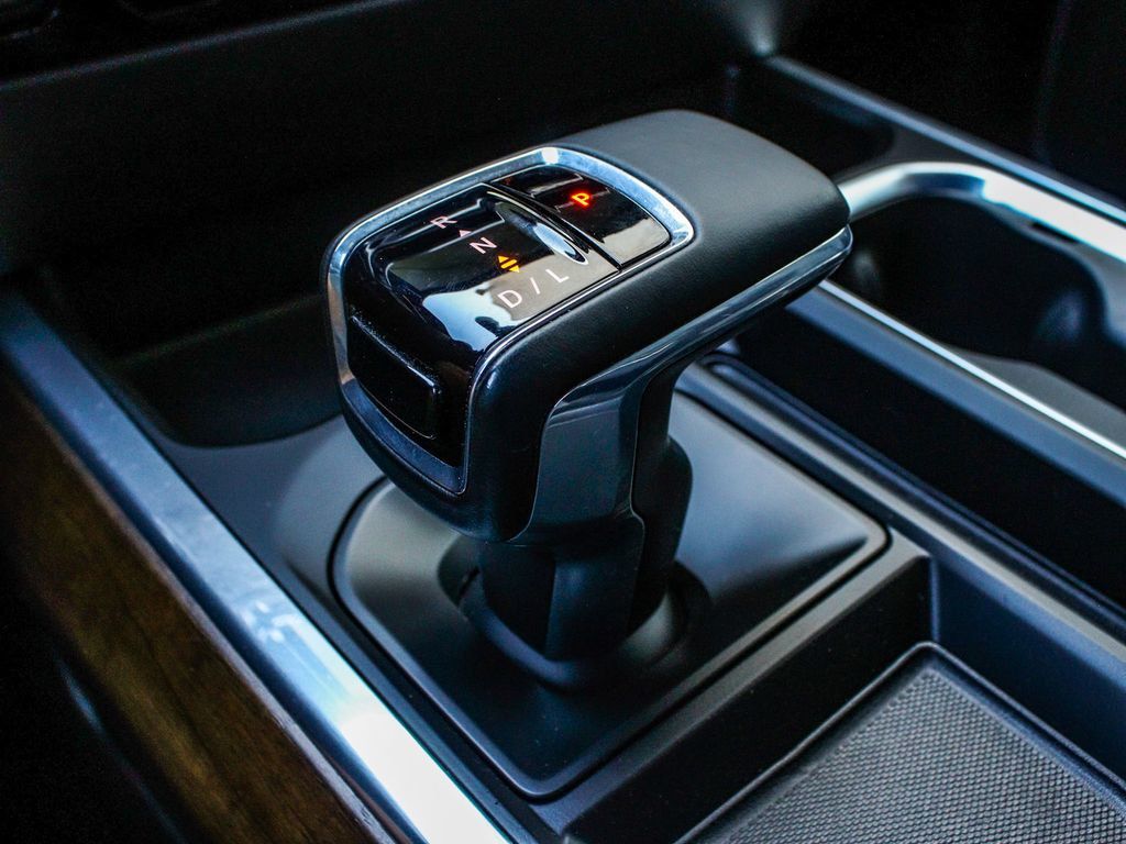 Chevrolet Silverado photo 25