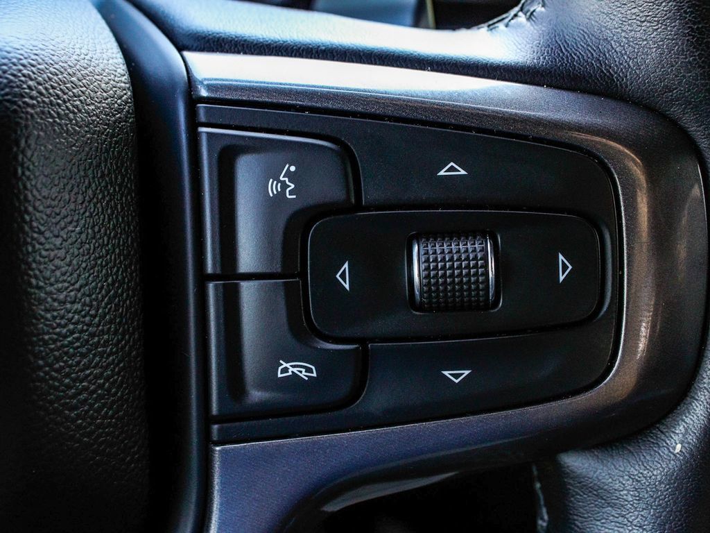 Chevrolet Silverado photo 29