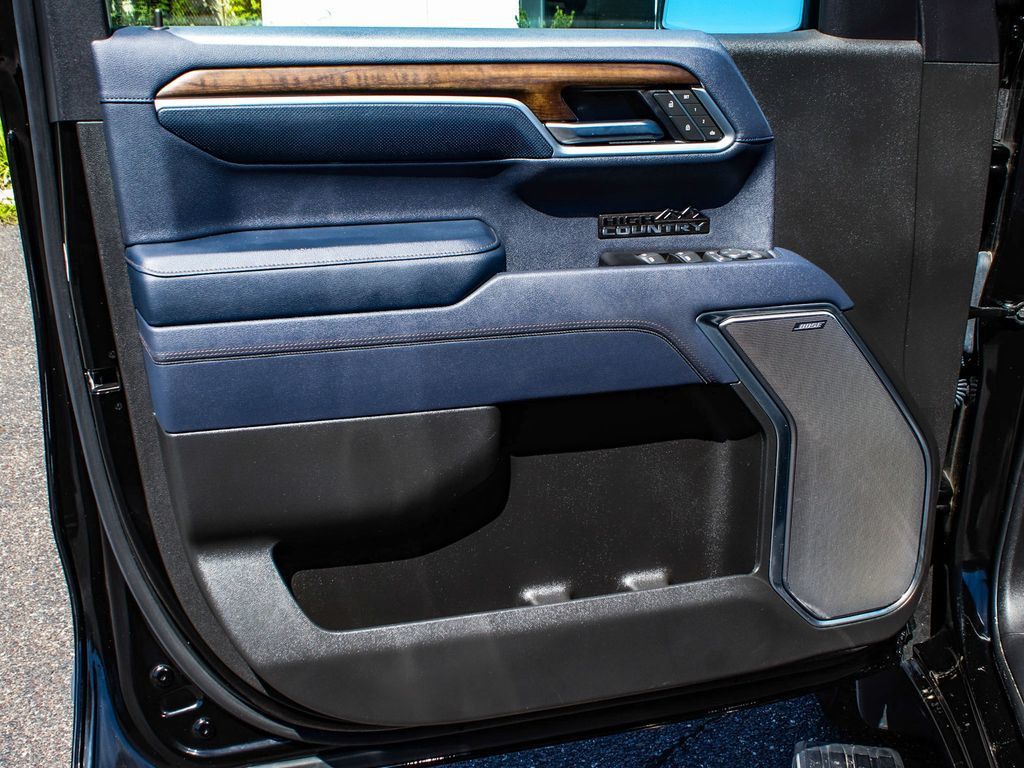 Chevrolet Silverado photo 8