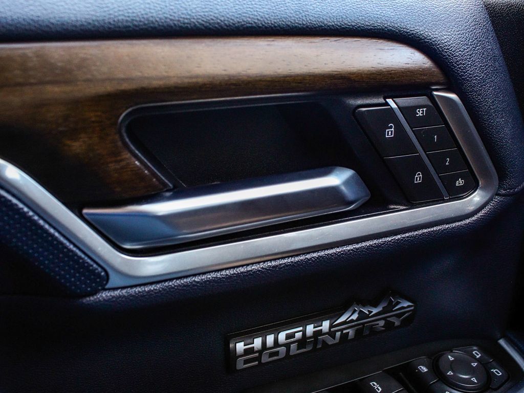 Chevrolet Silverado photo 9