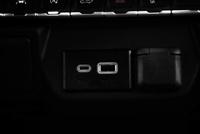 2025 Chevrolet Silverado 1500 LocalTrade/Custom-Trail-Boss/4WD/RemoteStart/BackupCamera - 23062134 - 40