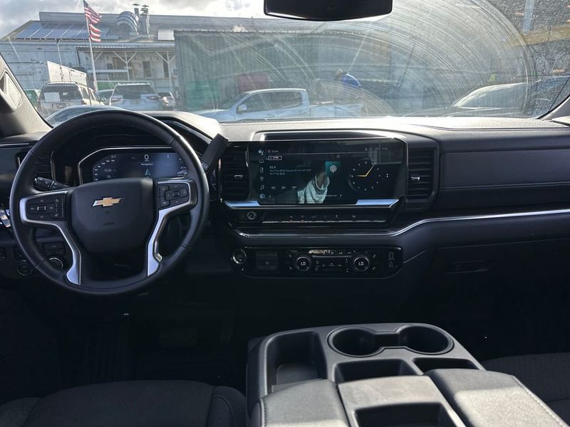 2025 Chevrolet Silverado 1500 LT - 22965857 - 13