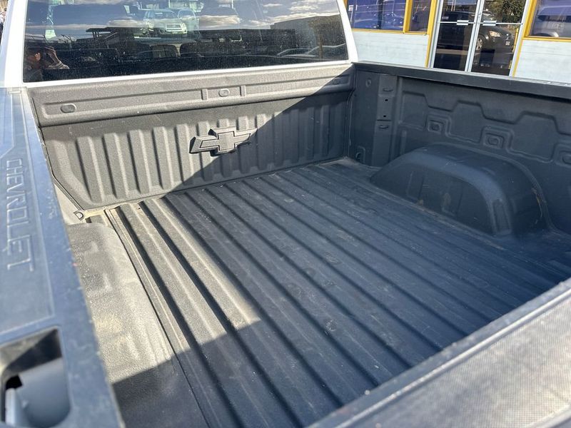 2025 Chevrolet Silverado 1500 LT - 22965857 - 19