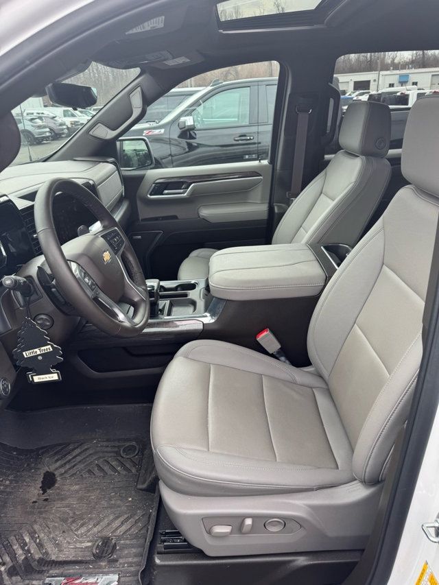 2025 Chevrolet Silverado 1500 LTZ - 22986991 - 9