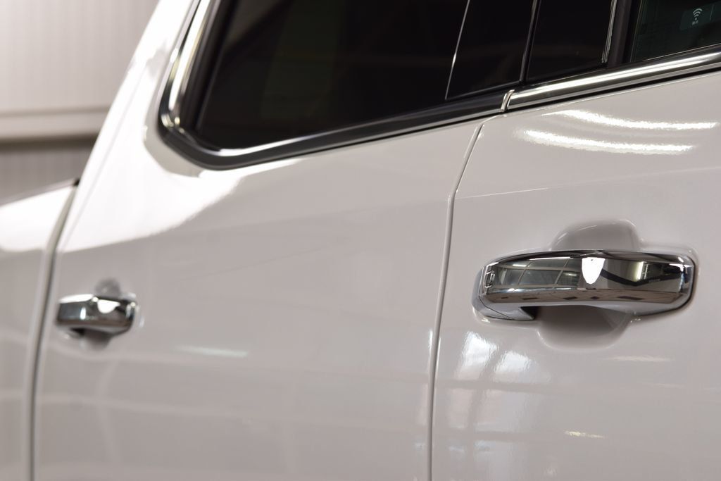 2025 Chevrolet Silverado 1500 LTZ - 22986991 - 17