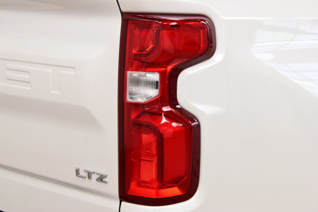 2025 Chevrolet Silverado 1500 LTZ - 22986991 - 18