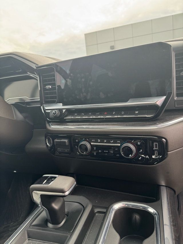 2025 Chevrolet Silverado 1500 LTZ - 22986991 - 19