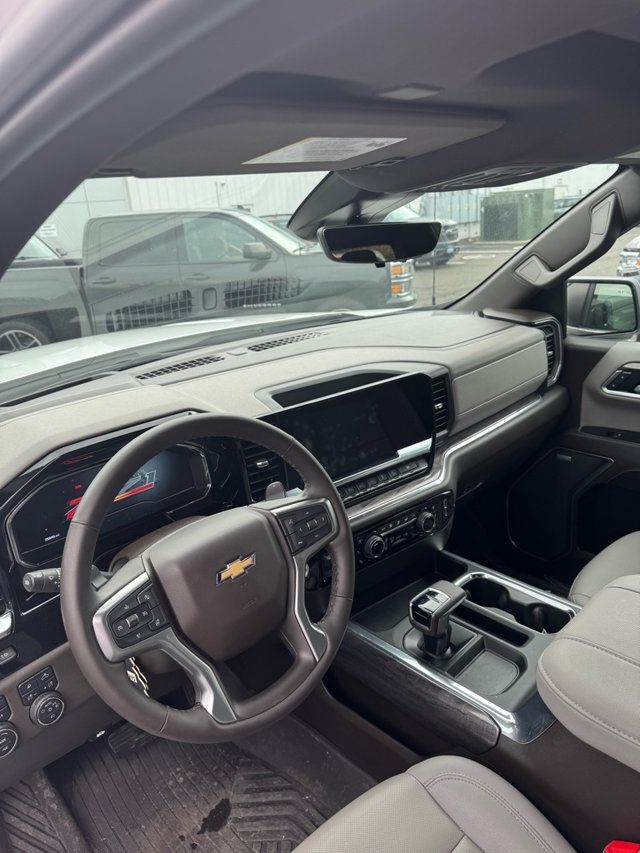 2025 Chevrolet Silverado 1500 LTZ - 22986991 - 8
