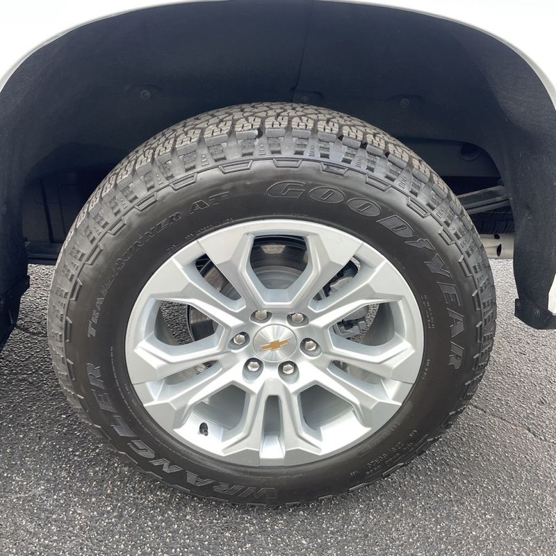 2025 Chevrolet Silverado 1500 LTZ - 22966245 - 13