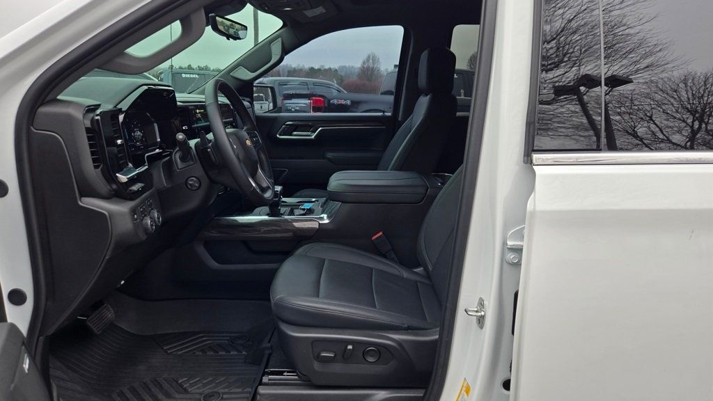 2025 Chevrolet Silverado 1500 LTZ Z71 - 22966245 - 13