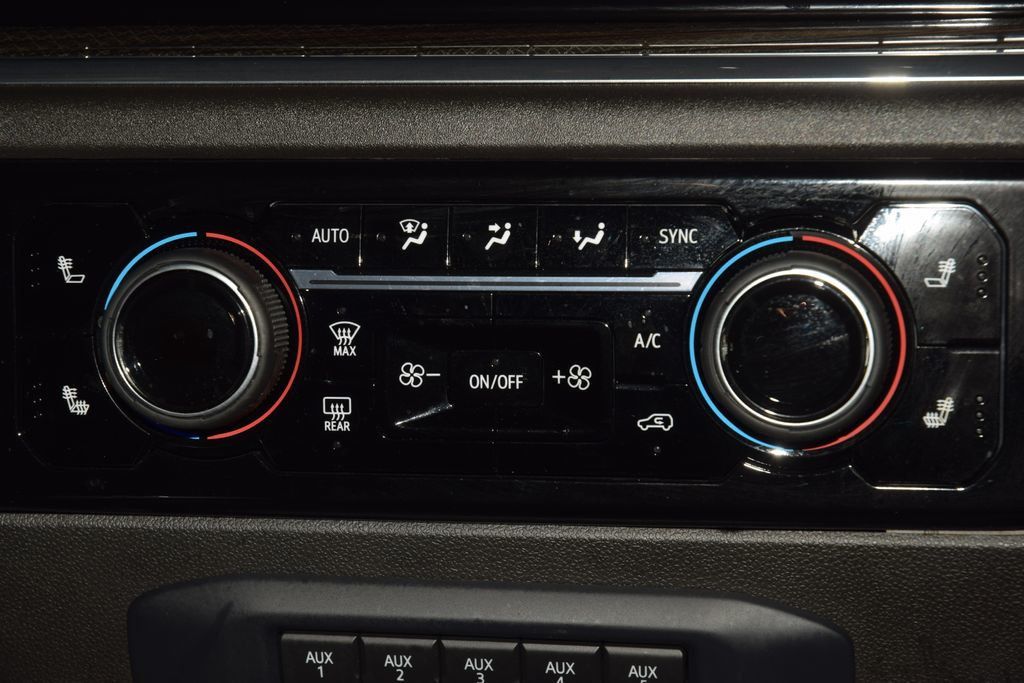 2025 Chevrolet Silverado 2500HD 2500HD CREW LT 4X4 * 6.6 V8 * HEATED LEATHER * 1 OWNER - 22957744 - 25