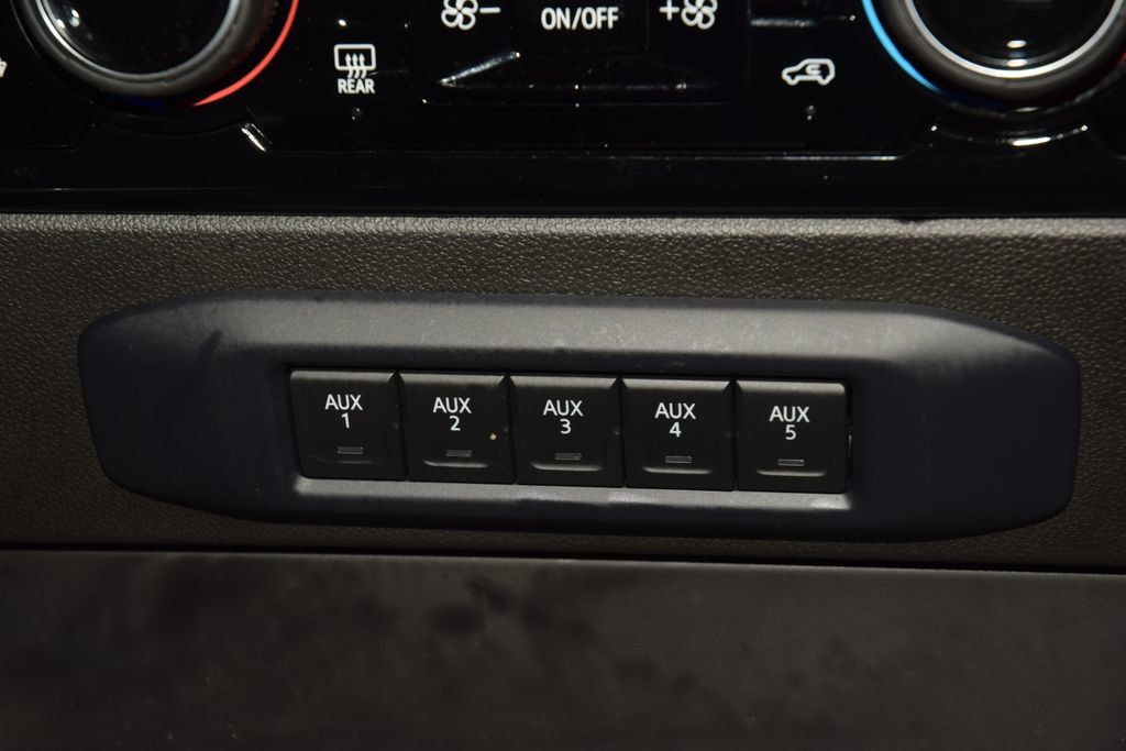 2025 Chevrolet Silverado 2500HD 2500HD CREW LT 4X4 * 6.6 V8 * HEATED LEATHER * 1 OWNER - 22957744 - 26