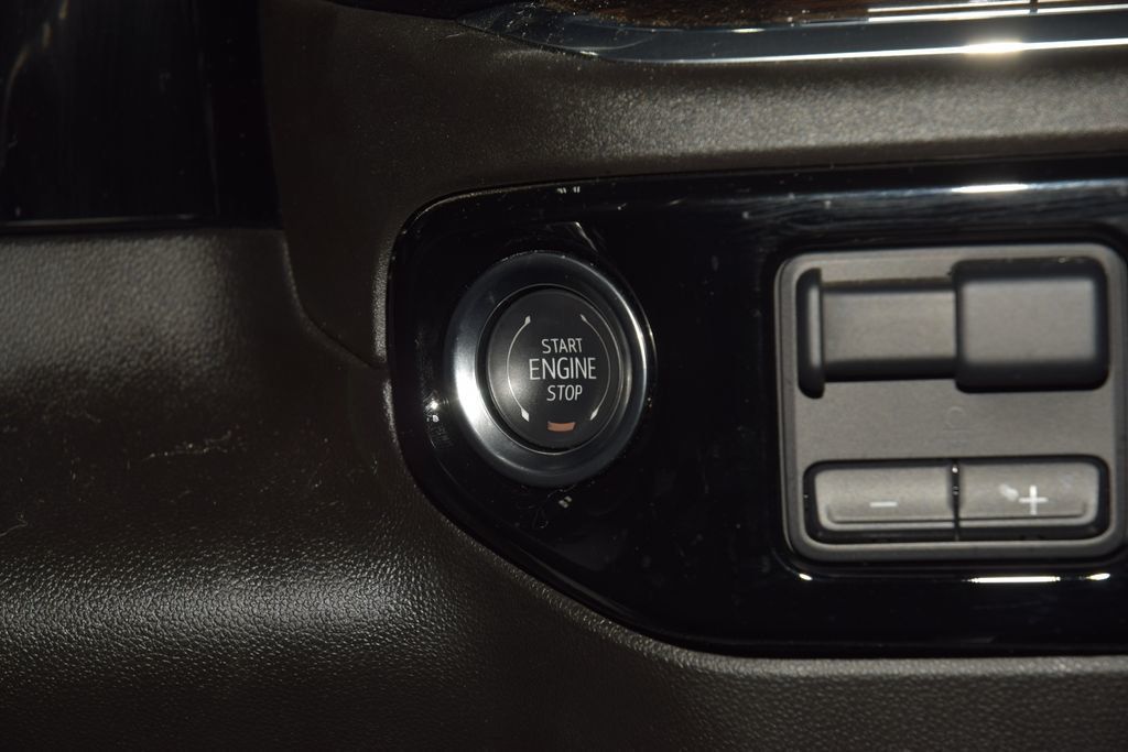 2025 Chevrolet Silverado 2500HD 2500HD CREW LT 4X4 * 6.6 V8 * HEATED LEATHER * 1 OWNER - 22957744 - 28