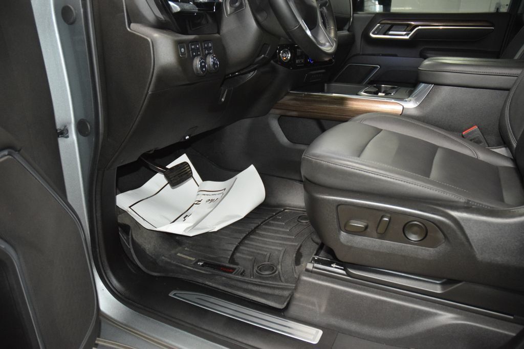 2025 Chevrolet Silverado 2500HD 2500HD CREW LT 4X4 * 6.6 V8 * HEATED LEATHER * 1 OWNER - 22957744 - 33