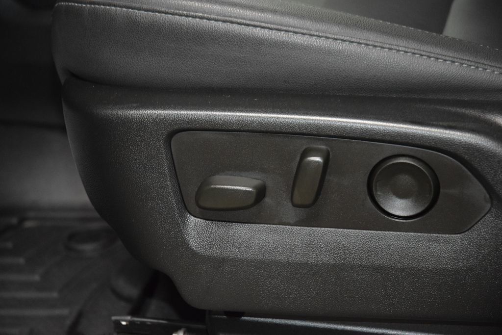 2025 Chevrolet Silverado 2500HD 2500HD CREW LT 4X4 * 6.6 V8 * HEATED LEATHER * 1 OWNER - 22957744 - 34