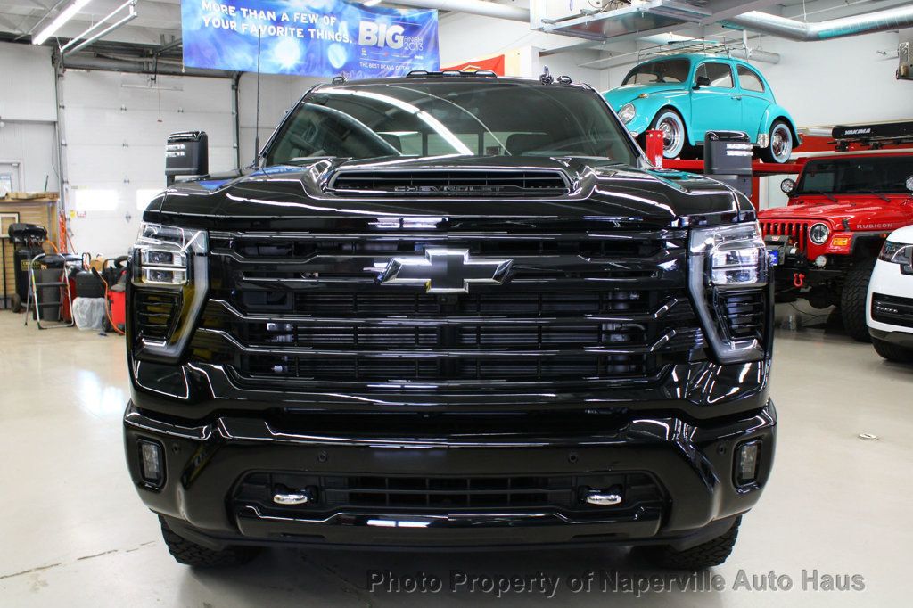 2025 Chevrolet Silverado 2500HD High Country photo 3