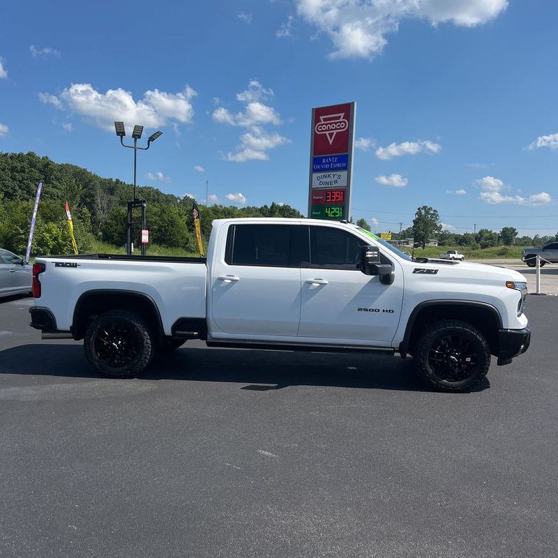 2025 Chevrolet Silverado 2500HD 4WD Crew Cab 159" LTZ - 23051876 - 11