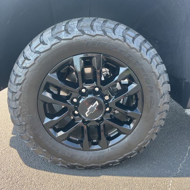 2025 Chevrolet Silverado 2500HD 4WD Crew Cab 159" LTZ - 23051876 - 12