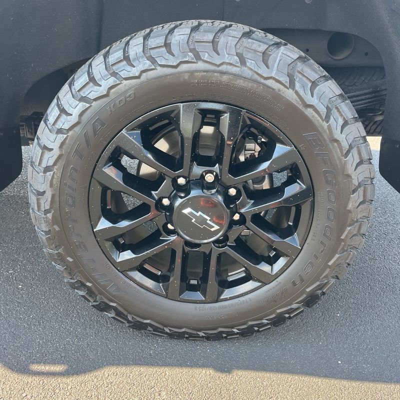 2025 Chevrolet Silverado 2500HD 4WD Crew Cab 159" LTZ - 23051876 - 13
