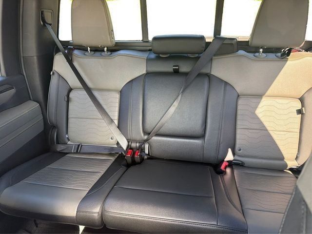 2025 Chevrolet Silverado 2500HD 4WD Crew Cab 159" ZR2 - 23081693 - 11